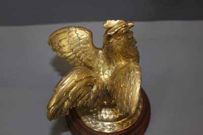Skulptur eines Hahns aus vergoldeter Bronze, Ende des 19. Jahrhunderts