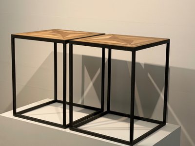 Paire de petites tables d'appoint en parquet