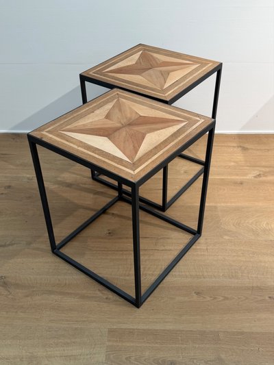 Paire de petites tables d'appoint en parquet