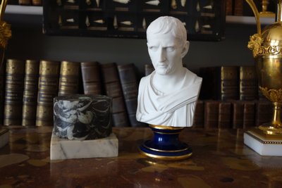 Manufacture Impériale de Sèvres - buste de Brutus en biscuit de Porcelaine - signé et daté 1867
