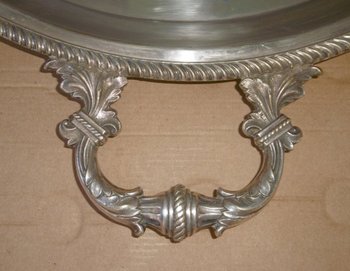 Großes Tablett aus versilbertem Metall XIX.