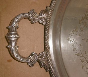 Großes Tablett aus versilbertem Metall XIX.