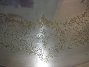 Großes Tablett aus versilbertem Metall XIX.