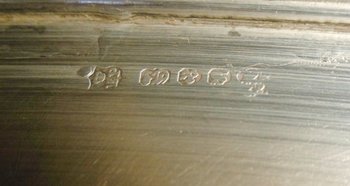 Großes Tablett aus versilbertem Metall XIX.