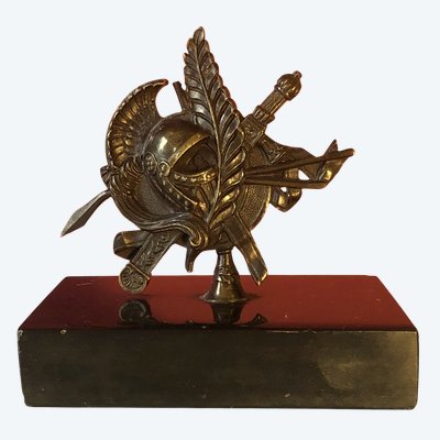 Presse papier au trophée d'armes, vers 1830