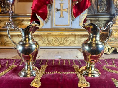 Grande paire de burettes armoriées – XVIIIe 