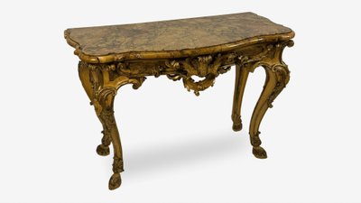 Console en bois sculpté, laqué et doré, XVIIIe siècle
