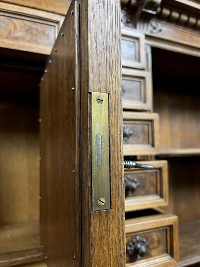Large double-sided display case – Renaissance style – Walnut and burl wood – 19th century