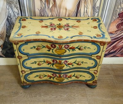 Commode peinte, galbée style Louis XV Vénitien – époque XXeme