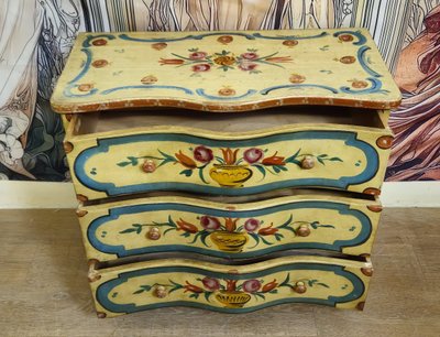 Commode peinte, galbée style Louis XV Vénitien – époque XXeme