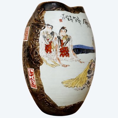 Grande vaso asiatico decorato con figure e calligrafia – Ceramica smaltata – Decorazione a rilievo