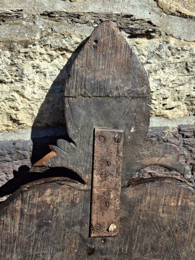 Fronton Neo-Renaissance Bas relief représentant le diable dans le gout de Hugues Sambin