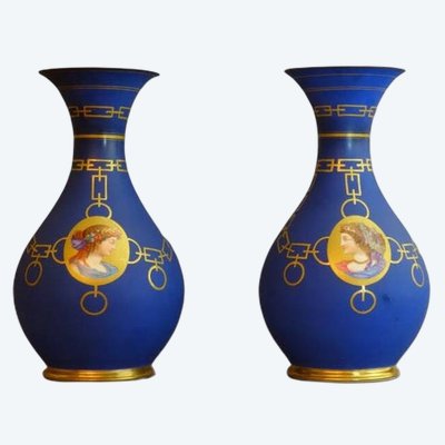 Coppia di grandi vasi a fuso in porcellana di Parigi, circa 1830