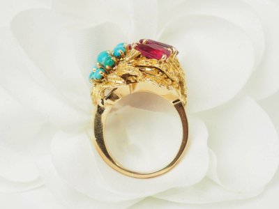Bague ancienne fleur en or jaune 18 carats rubis et turquoises 