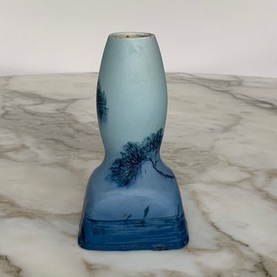 Vase par Jérôme Massier Fils Vallauris AM fond bleu bord de mer