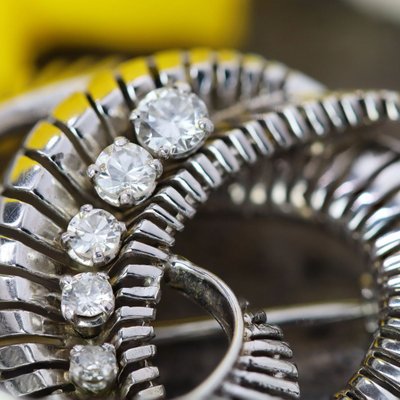 Spilla a spirale in oro bianco vintage