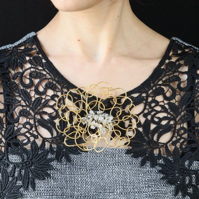 Grande broche ornementale métal doré