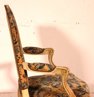 fauteuil sculpté rechampi de style louis XV -19° siècle
