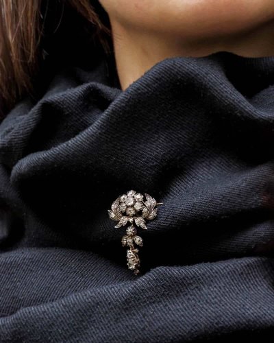 Blumenbrosche mit 3 ct Diamanten oder Miedervorderseite aus 18 Karat Gold und Silber
