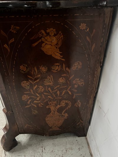Vetrina olandese in legno intarsiato in due parti del XIX secolo
