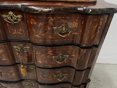 Vetrina olandese in legno intarsiato in due parti del XIX secolo