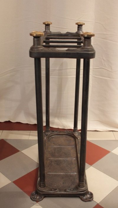Portaombrelli e bastoni in ferro e ottone in stile Art Nouveau, 1900 ca.