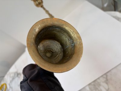 COPPIA DI CANDELIERI IN OTTONE.