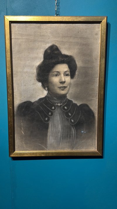 Antico stupendo ritratto realizzato a carboncino su carta, di dama Liberty 1920, 81x58cm. 