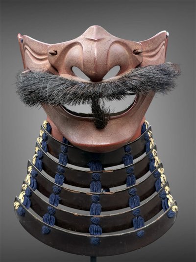 Halbe Samurai-Mempo-Maske – Edo-Zeit (1603–1868).