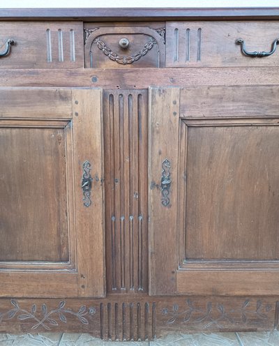 Buffet Louis XVI en noyer 19ème