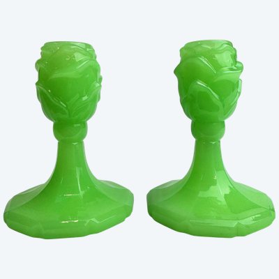 Pair de bougeoirs en opaline ouraline 