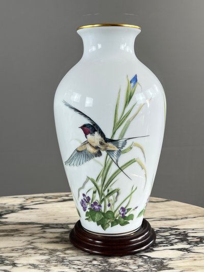 Paire de vases en porcelaine Franklin, “The Meadowland Bird Vase”, XXe Siècle
