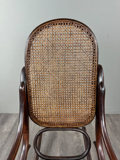 Fauteuil à bascule en bois courbé de style Thonet, XXe Siècle