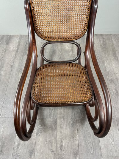 Fauteuil à bascule en bois courbé de style Thonet, XXe Siècle
