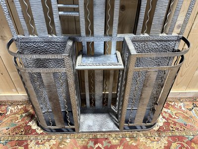 Art-Déco-Garderobe aus gehämmertem Eisen