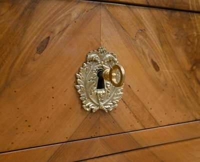 Scrivania in noce, stile Restaurazione – Metà del XIX secolo