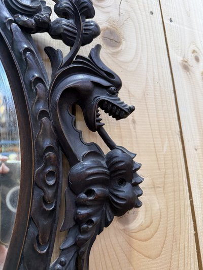 Miroir ovale en bois sculpté à tête de dragons