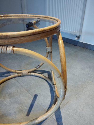 Table basse vintage en rotin & verre – Esprit Space Age Design