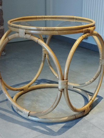 Table basse vintage en rotin & verre – Esprit Space Age Design