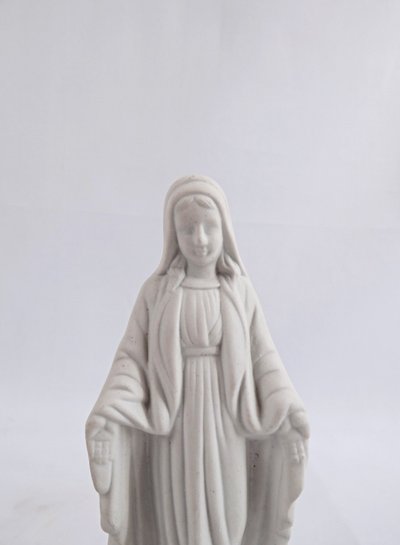 Art-Deco-Statue der Unbefleckten Jungfrau Maria aus Biskuitporzellan, frühes 20. Jahrhundert