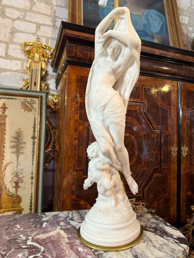 Skulptur aus Carrara-Marmor, signiert von Pradier