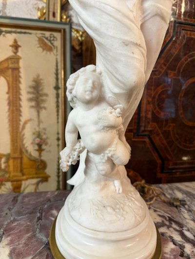 Skulptur aus Carrara-Marmor, signiert von Pradier