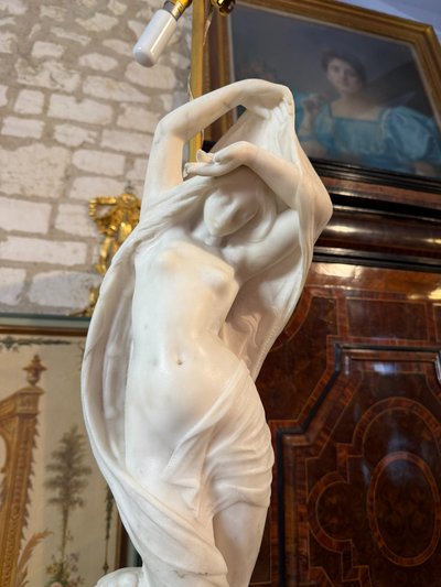 Skulptur aus Carrara-Marmor, signiert von Pradier