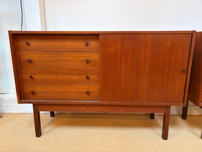 PAAR DÄNISCHE TEAK-SIDEBOARDS AUS DEN 1950ER JAHREN.