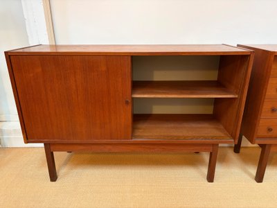 PAAR DÄNISCHE TEAK-SIDEBOARDS AUS DEN 1950ER JAHREN.