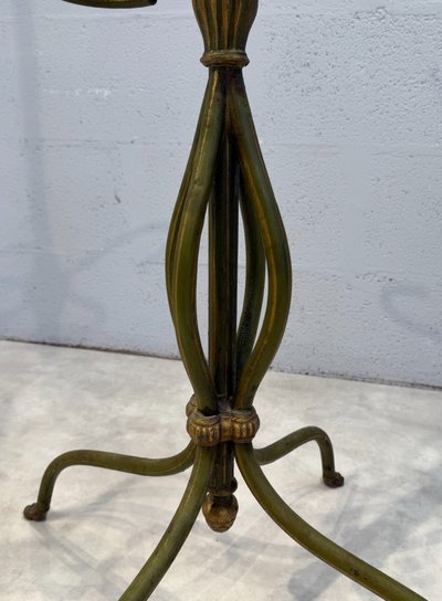 Appendiabiti autoportante in ferro battuto con decorazioni traforate. Periodo Art Nouveau.