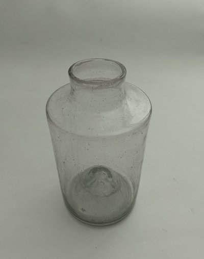 Blown glass jar (1) - 18th century