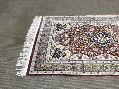 Handmade wool oriental rug - 1.70m x 96cm
