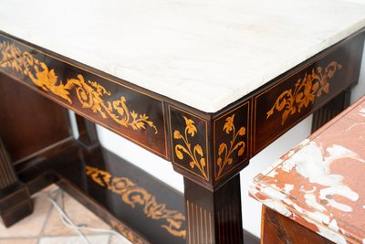 Consolle antica finemente intarsiata con marmo statuario bianco proveniente dalla Sicilia, XIX secolo.