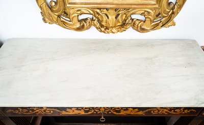 Consolle antica finemente intarsiata con marmo statuario bianco proveniente dalla Sicilia, XIX secolo.